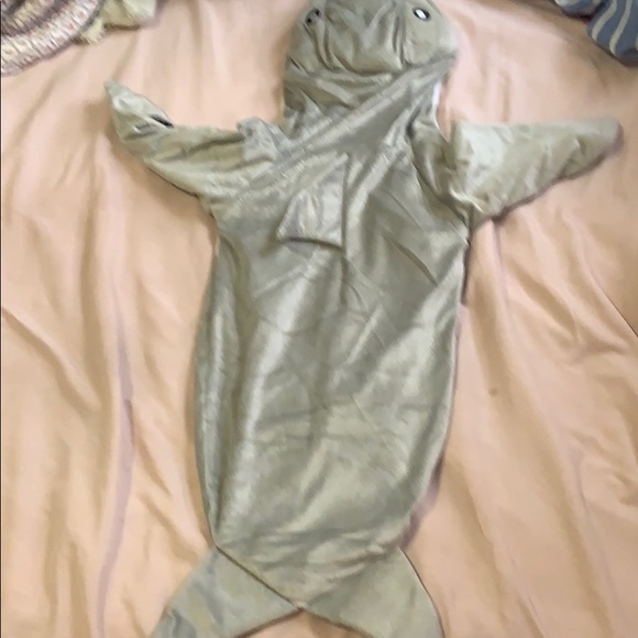 SHARK BUNTING COSTUME 0-6 MONTHS - Picture 4 of 5